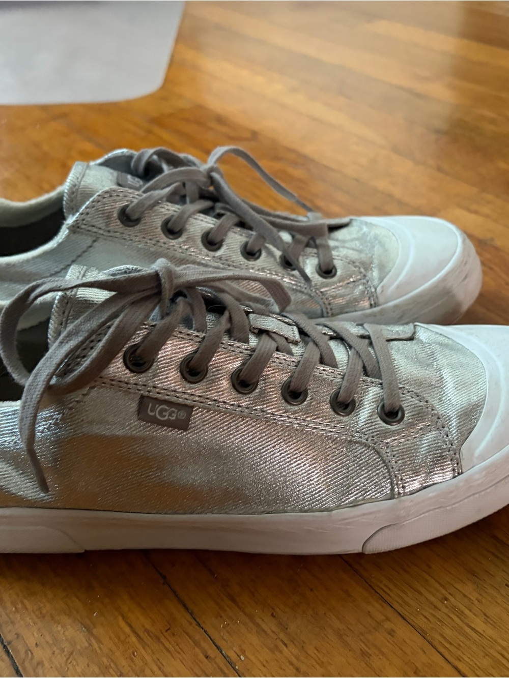 UGG womens Silver Metallic Lace-Up Sneakers 9.5 cute- good shape. Summer jackpot - Picture 13 of 14